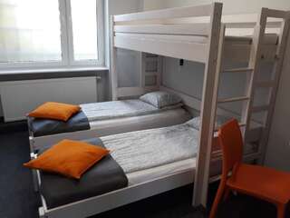 Хостелы Hostel Sopot Centrum Сопот Двухместный номер с двуспальной кроватью и дополнительной кроватью-3