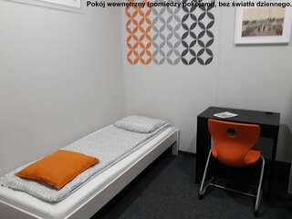 Хостелы Hostel Sopot Centrum Сопот Двухместный номер с двуспальной кроватью и дополнительной кроватью-4